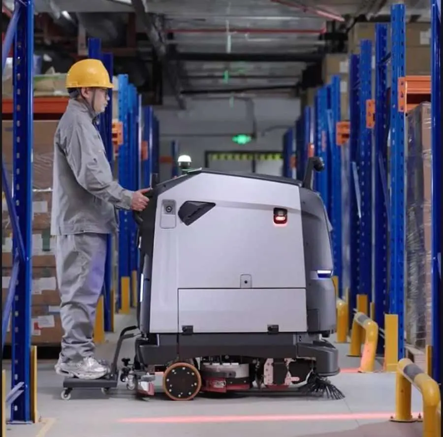 Pudu BG1 Pro Scheuersaugroboter Mitfahr-Modus Der Pudu BG1 Pro Scheuersaugroboter bietet eine Mitfahrgelegenheit.