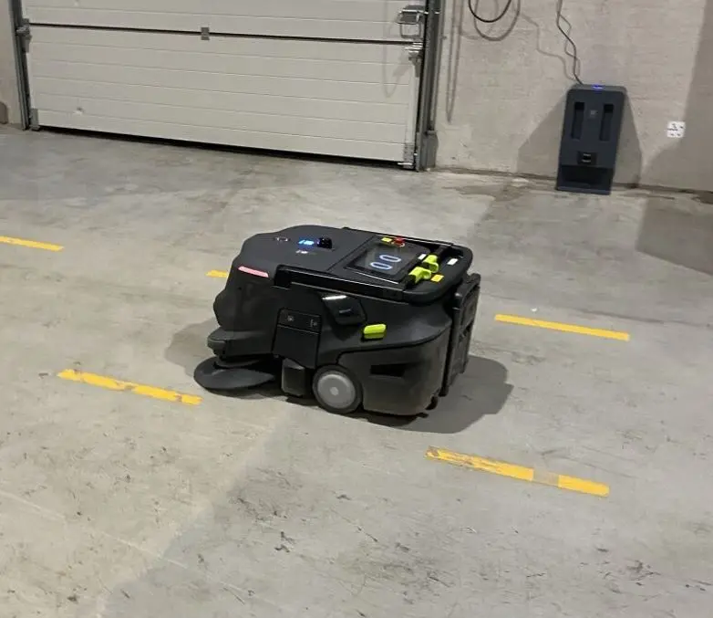 Pudu MT1 Kehrrroboter_Lagerhalle Pudu MT1 Kehrroboter zur Reinigung von Lagerhallen