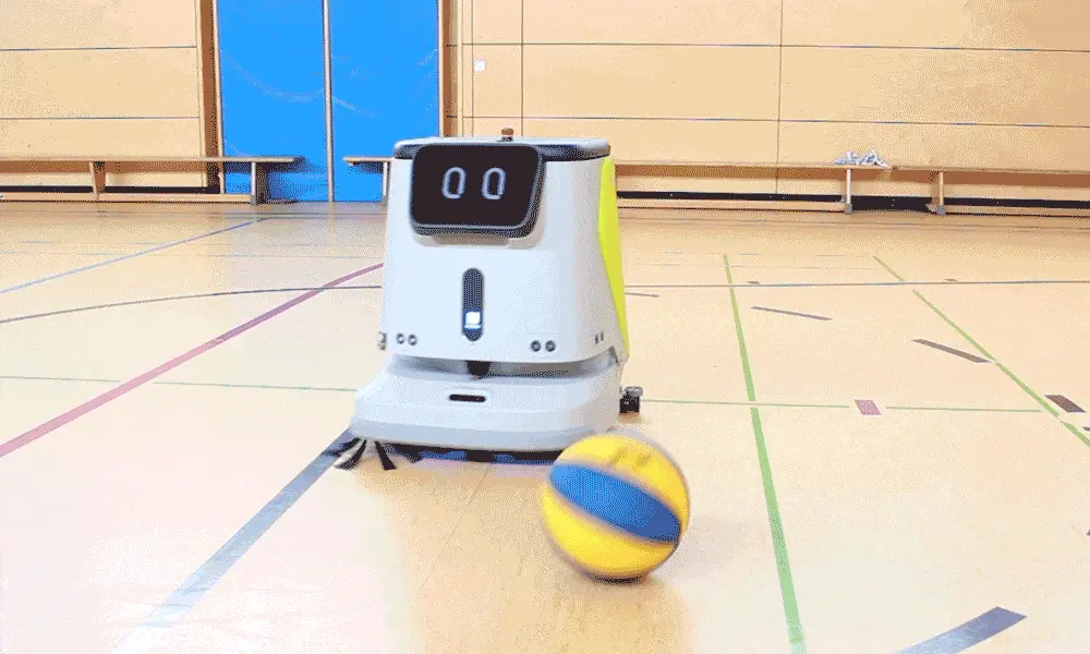 pudu_cc1_ausweichen (1) Pudu CC1 Reinigungsroboter in Turnhalle, weicht Hindernissen aus