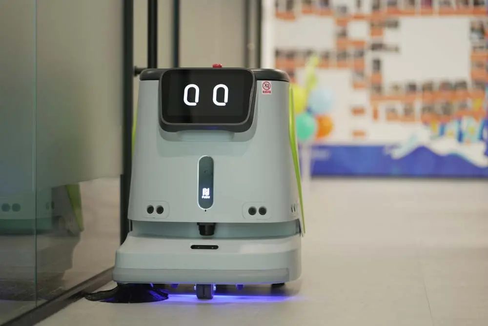 pudu_cc1_gebaeudereinigung Pudu CC1 Gebaeudereinigung Reinigungsroboter